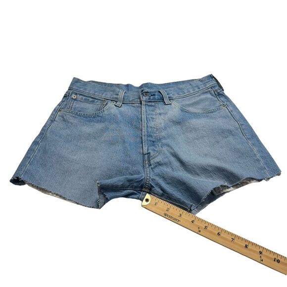 Levi’s 501 Cut Offs Shorts Light Wash Sz 31 - Picture 8 of 13